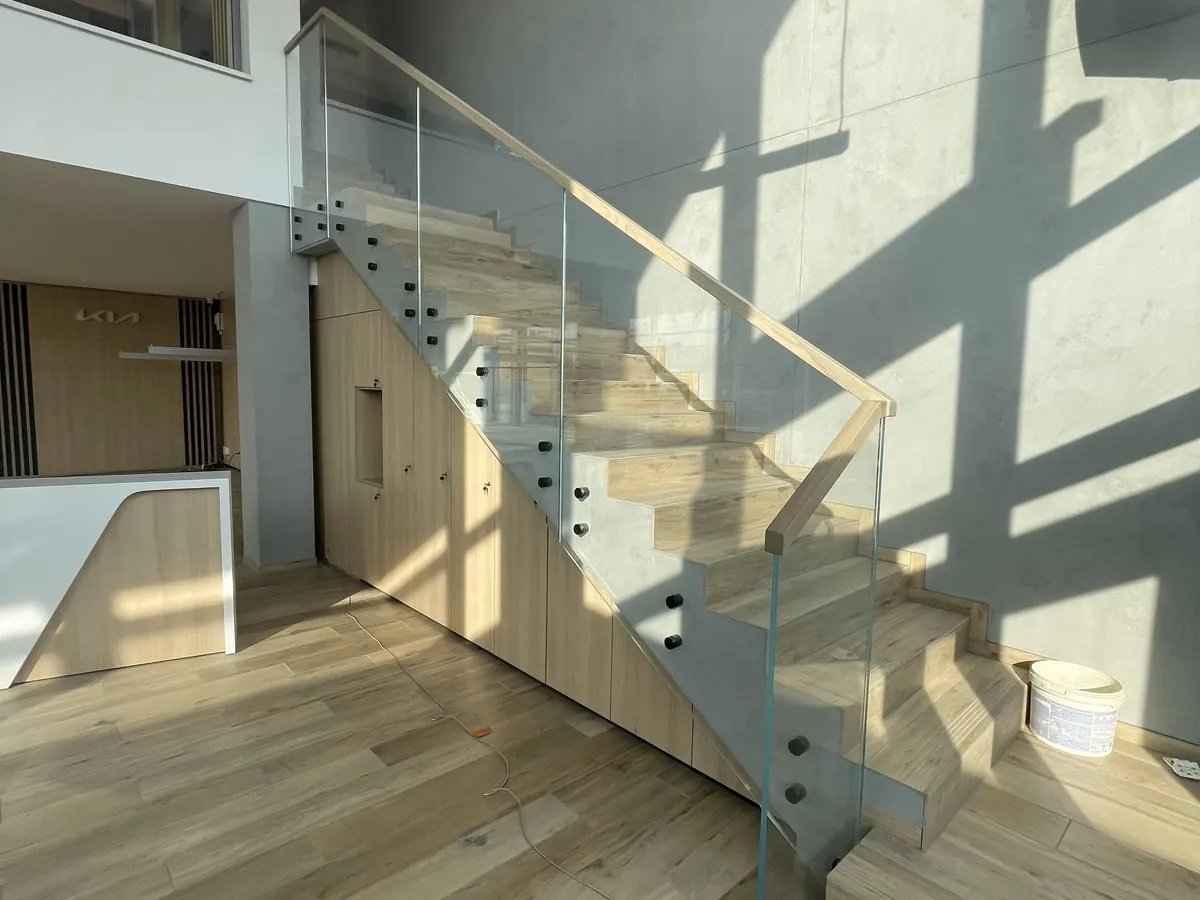 Balustrada szklana na schodach — szkło laminowane VSG Bydgoszcz